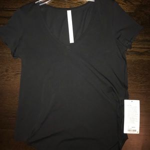 Lululemon. Black t shirt. Size 8